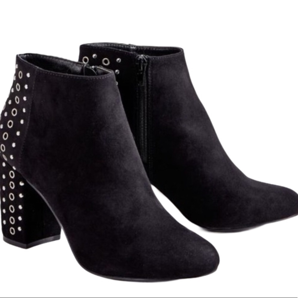 JUSTFAB Holyn Black Studded Eyelet Ankle Moto Booties Size 7 NWT